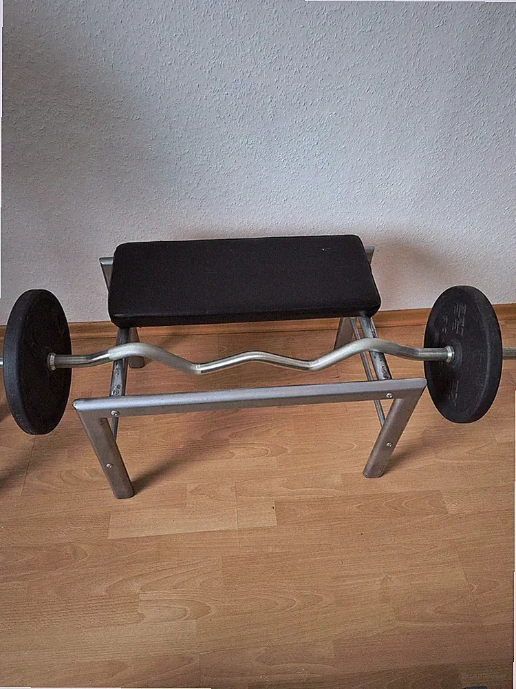 Hantelset 25kg Gewichte Curlstange Langhantel Hantelscheiben mit einer Bank