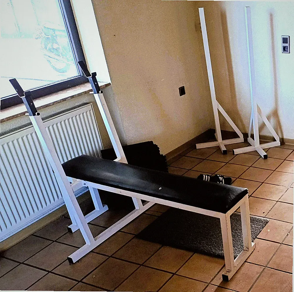 Heim-Gym-Set (Bank, Ständer, Lang- u Kurzhanteln, Scheibensatz, Matten)