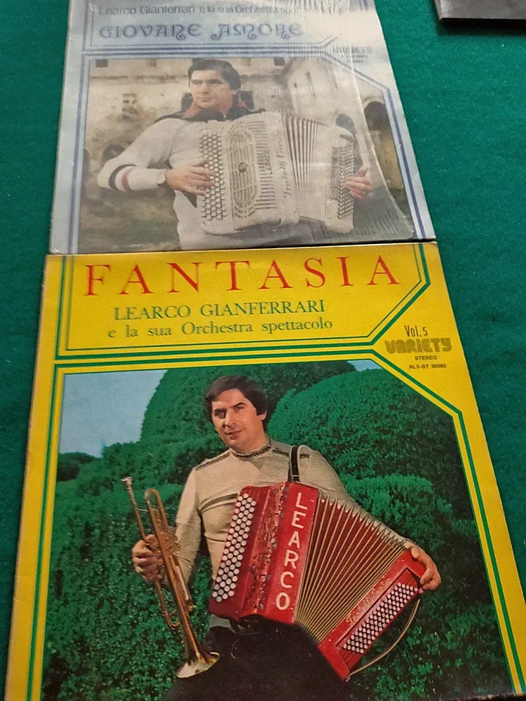 SET MIT ZWEI SCHALLPLATTEN 33 UMDREHUNGEN VINYL VON LEARCO GIANFERRARI 70/80er Jahre